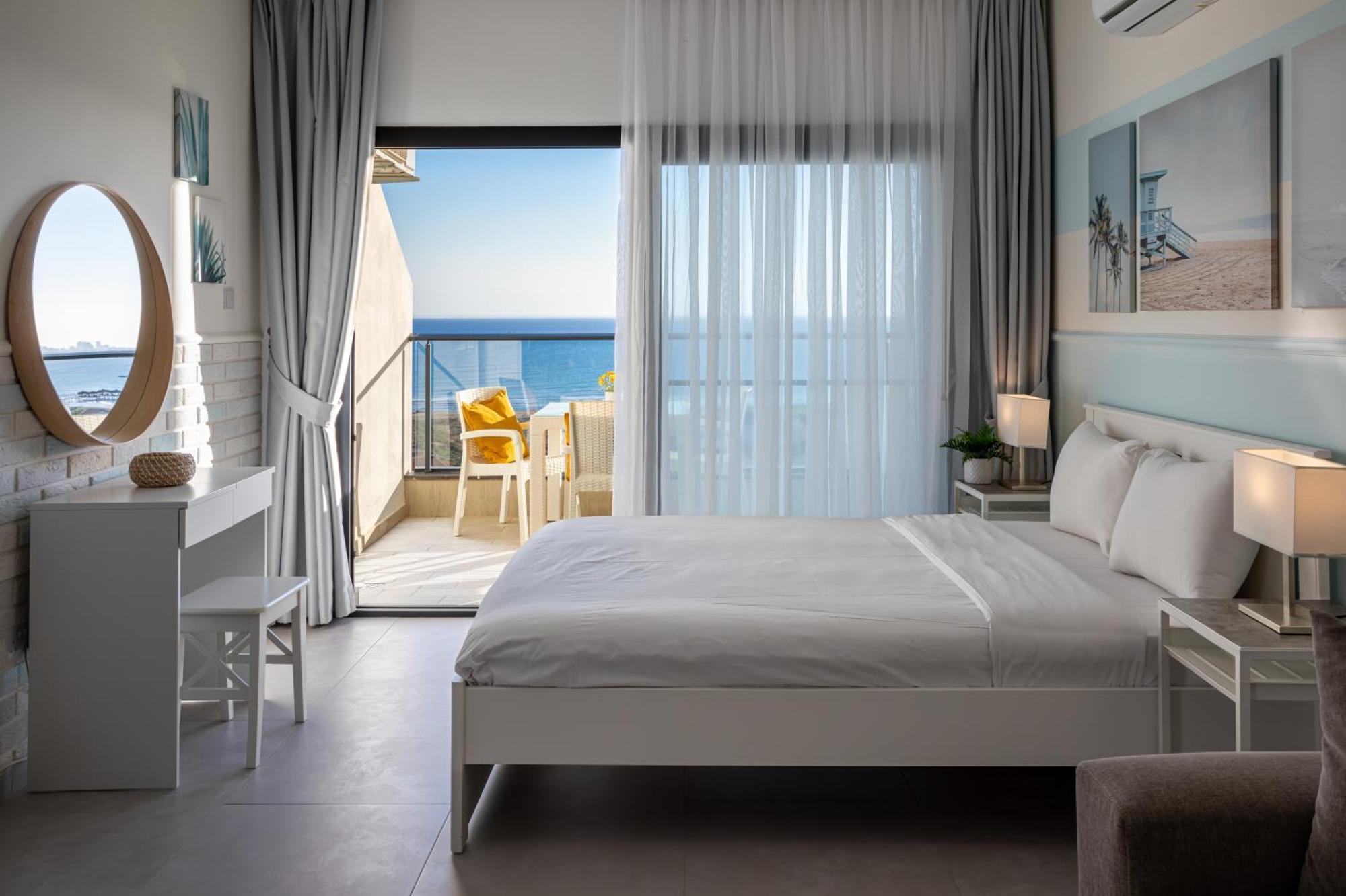 Caesar Blue Seaside Luxury Apartments Gastria Exterior photo